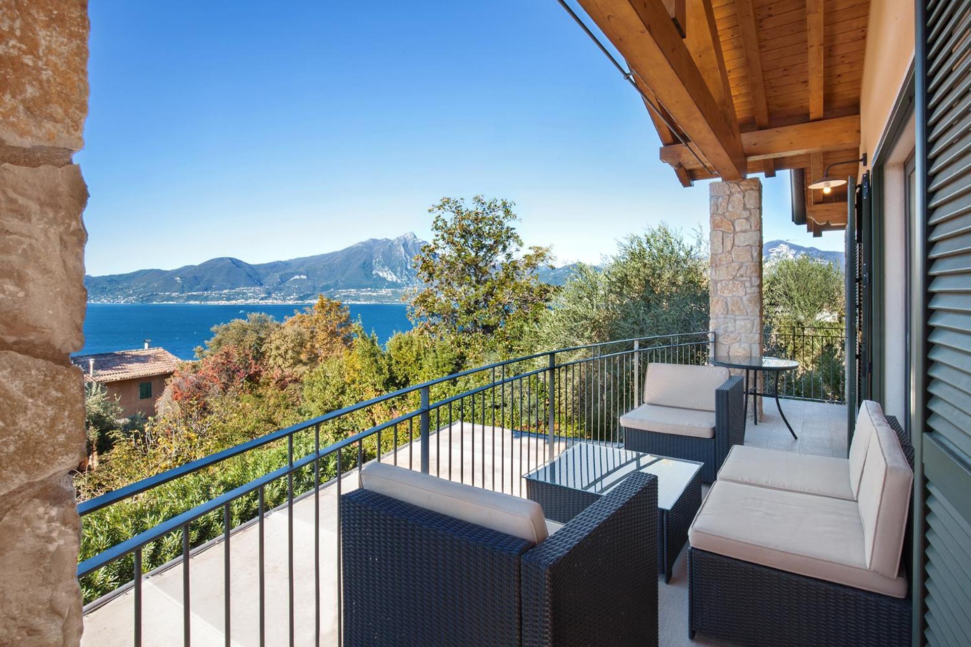 Villa Loncrino - Fine Living Torri Del Benaco Bagian luar foto